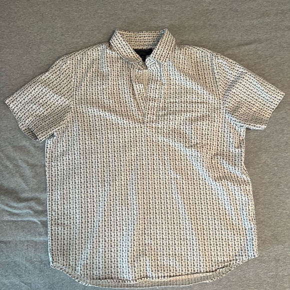 Mens medium Henley-style short-sleeve shirt - Picture 1 of 2